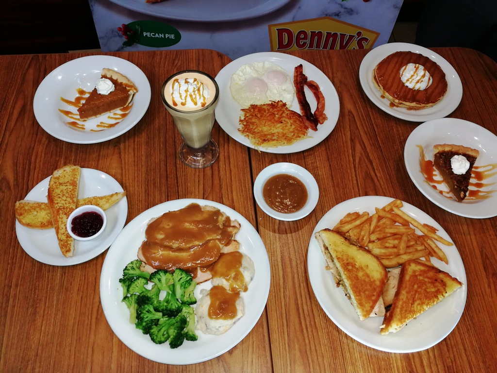 El famoso restaurante Dennys presentó su delicioso menú de Temporada