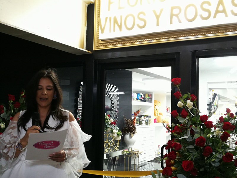 En Multiplaza Apertura la floristería “Vinos y Rosas” – Honduras en Sociedad